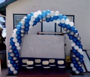 blue white silver ballon arch