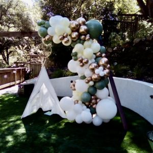 white green gold ballons of all sizes half arch